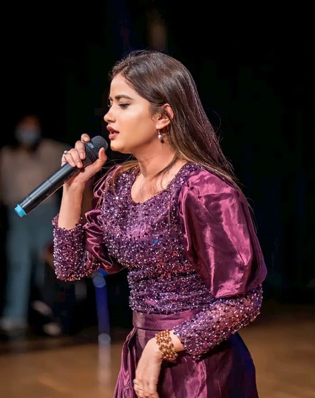साइबर ब्युरोमा गायिका एलिना चौहानले दिईन निवेदन