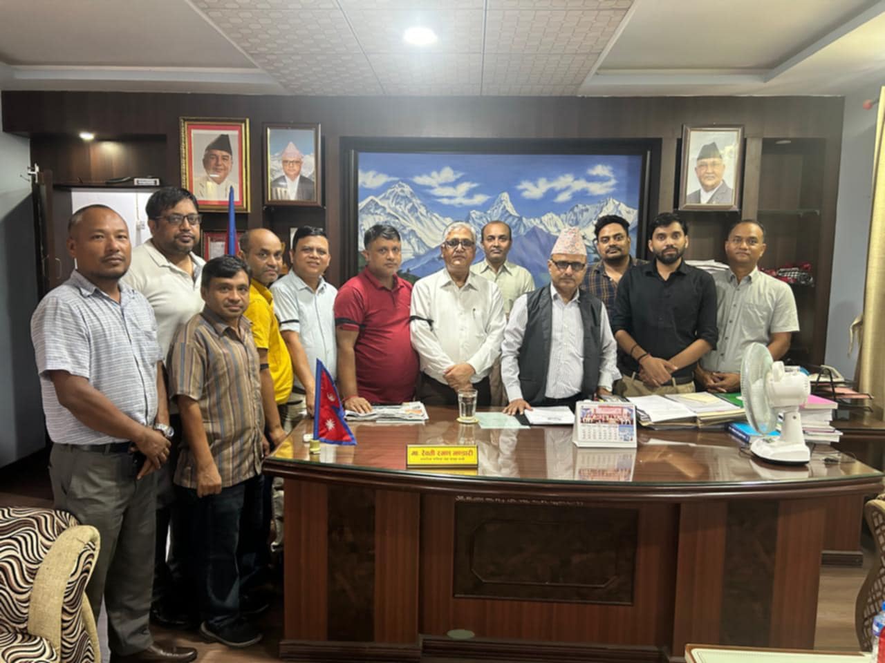 प्रधानमन्त्रीलाई नेपाल चिकित्सक संघको ध्यानाकर्षण